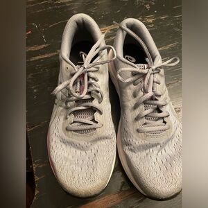 WOMENS ADDIAS TENNIS SHOE SIZE 10.   SMALL SPOT ON BACK AND SIDE. PINK AND GRAY